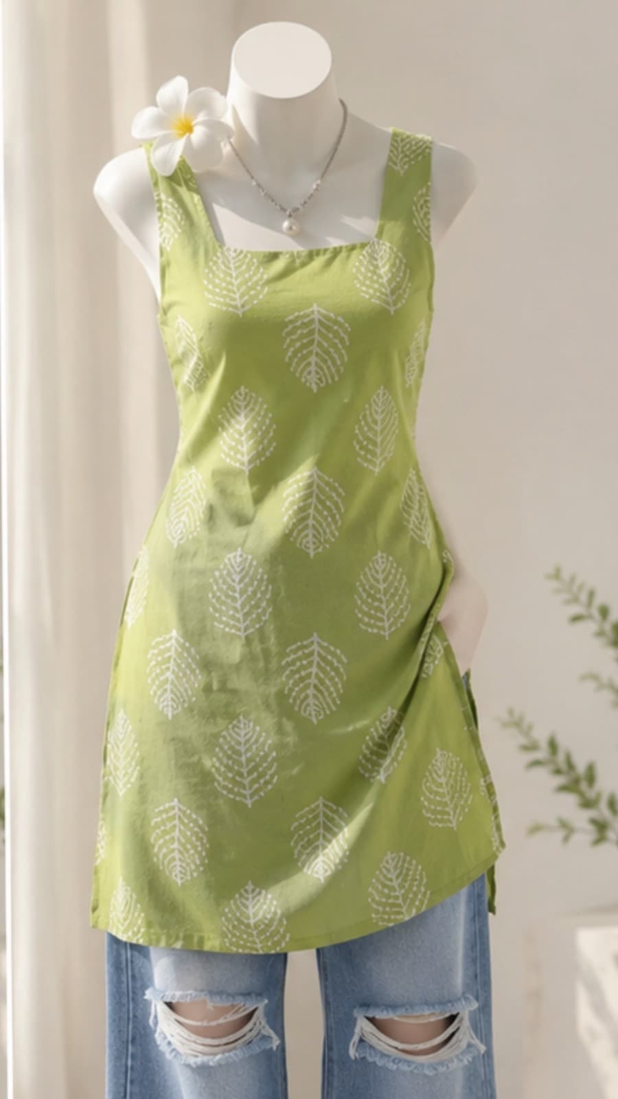 Pista Leaf Print Sleeveless Short Kurti
